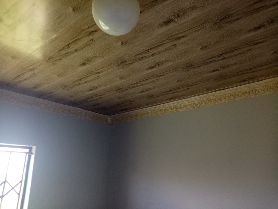 2 Bedroom Property for Sale in Molifi Tau Kloof Free State
